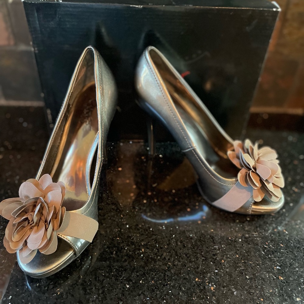 Carlos Cupcake Peep Toe Heel sz 7.5 NEW